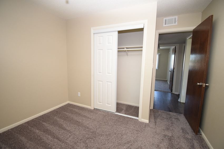 Crysler Plaza West Apartments, 1240012416 E 40th Street, Independence